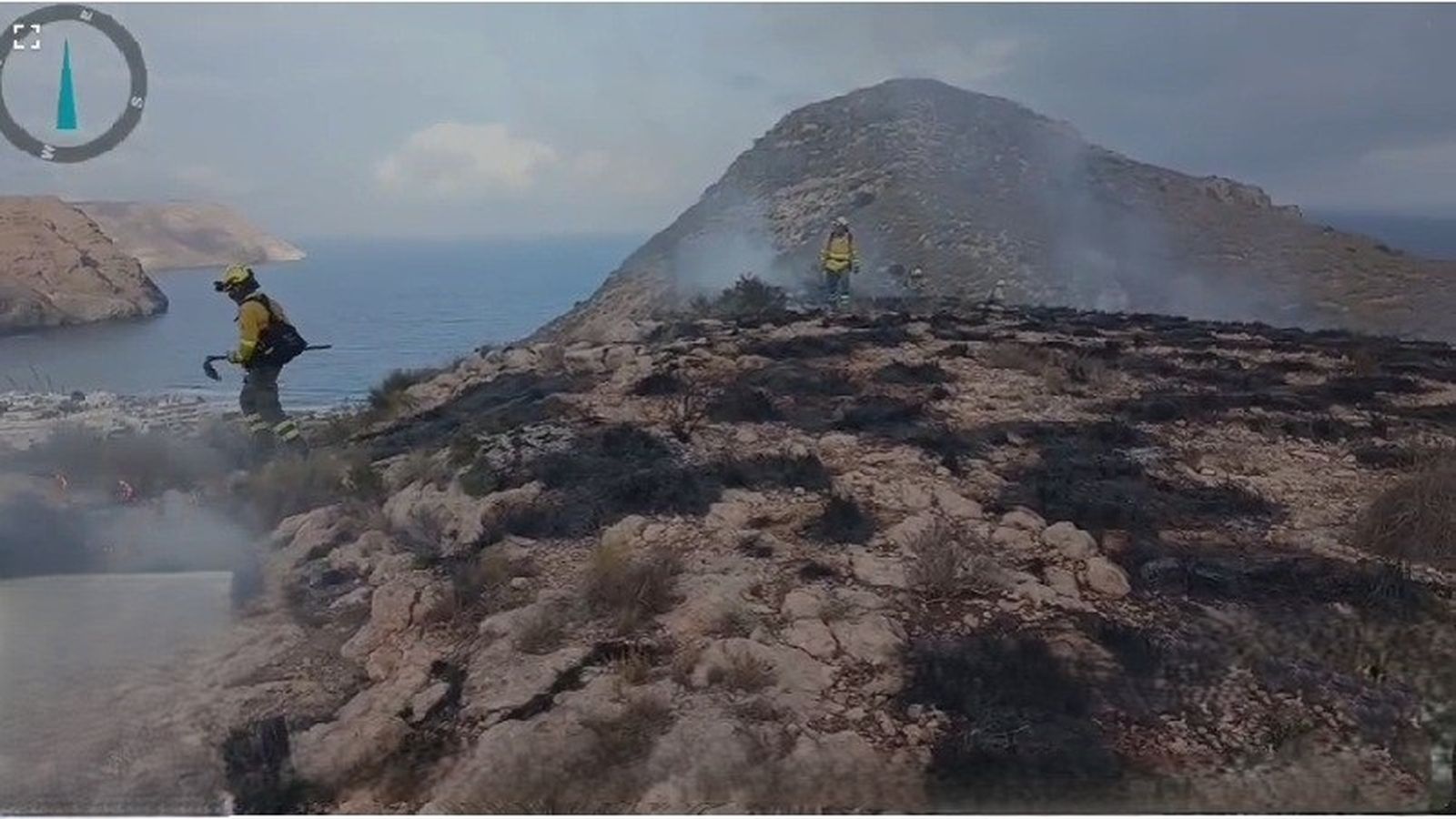 Imagen del incendio en el paraje de Las Negras de ayer domingo.