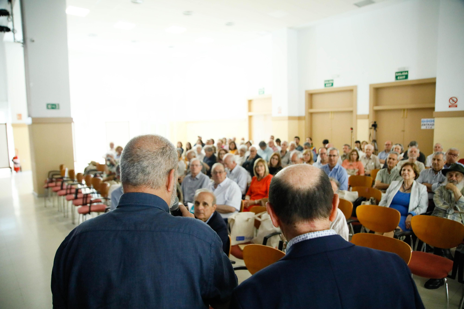 Imágenes de la entrega de los Escudos de Oro del IEA y la celebración de su Plenario