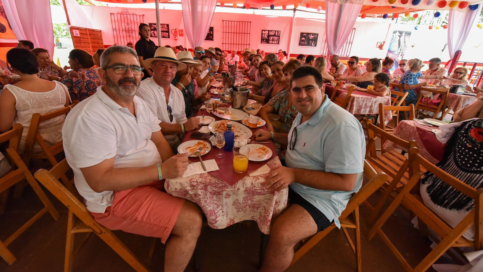 Búscate en las fotos del Domingo Rociero de la Feria de San Roque