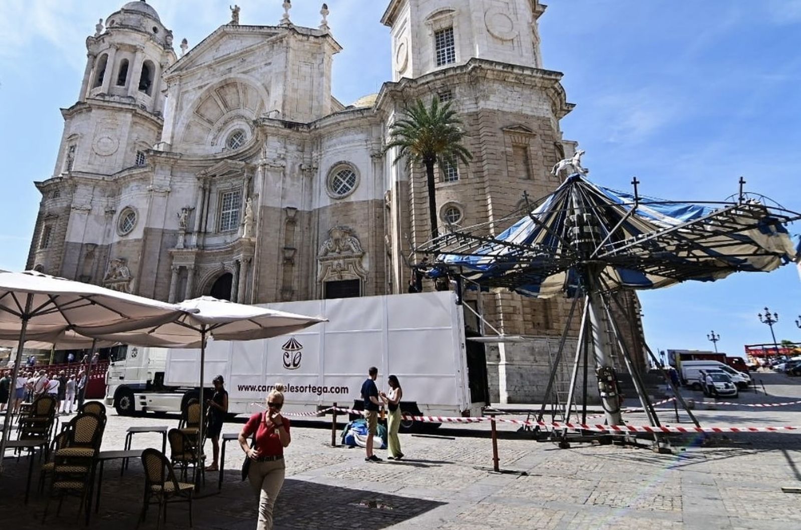 Otra vez el tiovivo en la Catedral. Foto Eulogio