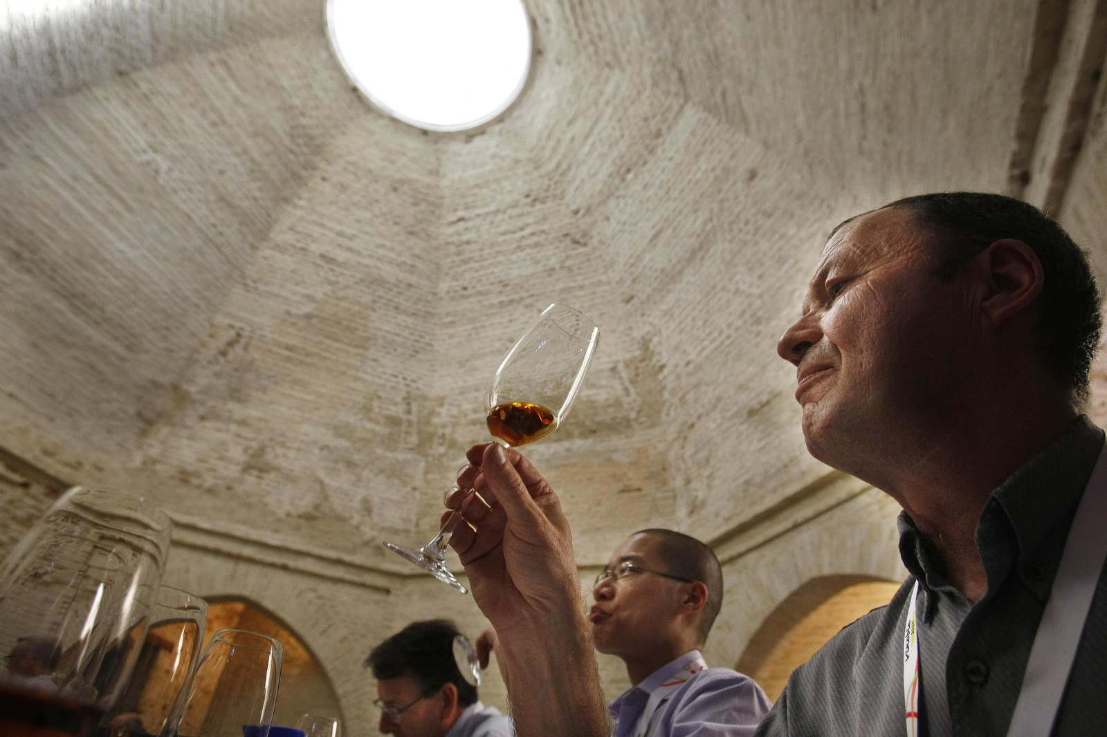 Una de las catas celebradas en la Mezquita del Alcázar de Jerez en una de las últimas ediciones de Vinoble. Una de las catas celebradas en la Mezquita del Alcázar de Jerez en una de las últimas ediciones de Vinoble.