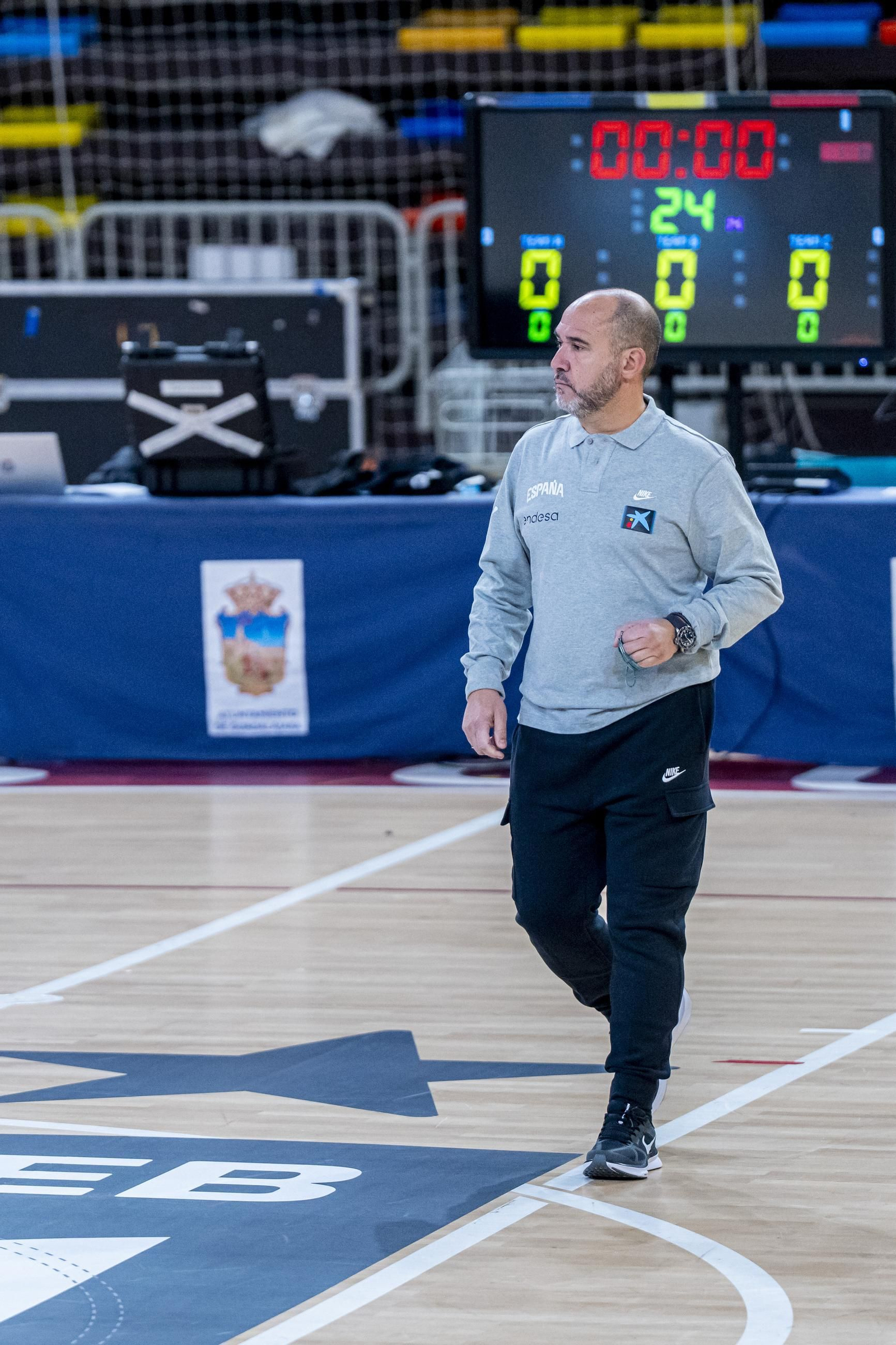 Alberto Díaz, Francis Alonso y Paco Aurioles, en la primera España de Chus Mateo