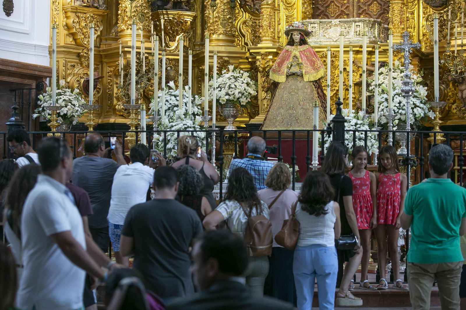Imágenes de la Virgen del Rocío vestida de Pastora para La Venida de 2019