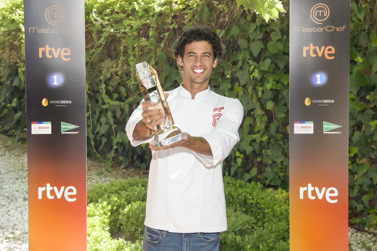 Jorge, con el trofeo de 'MasterChef 5'.