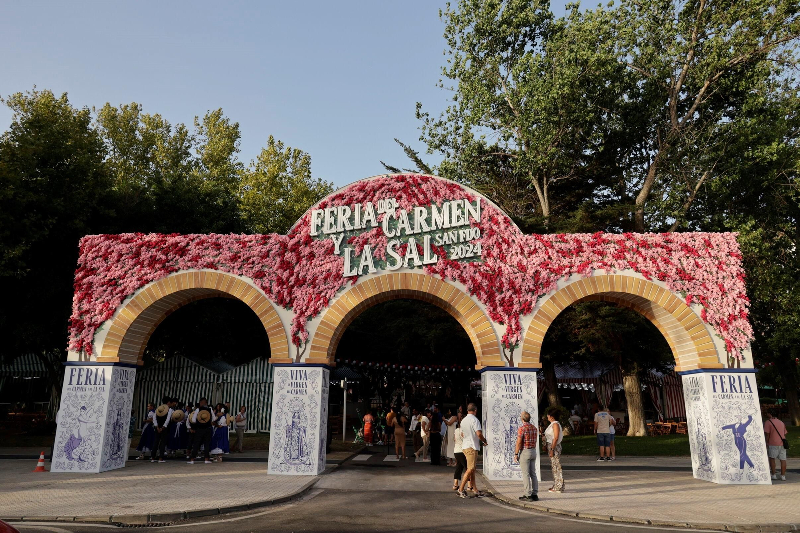 Las imágenes de la primera noche de la Feria del Carmen y de la Sal en San Fernando Las imágenes de la primera noche de la Feria del Carmen y de la Sal en San Fernando