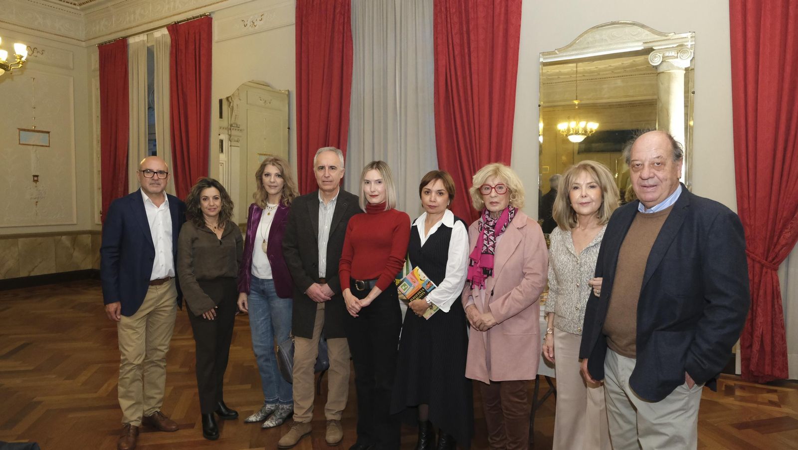 Imágenes del Diario de los Libros con la finalista del Premio Planeta 2024, Beatriz Serrano