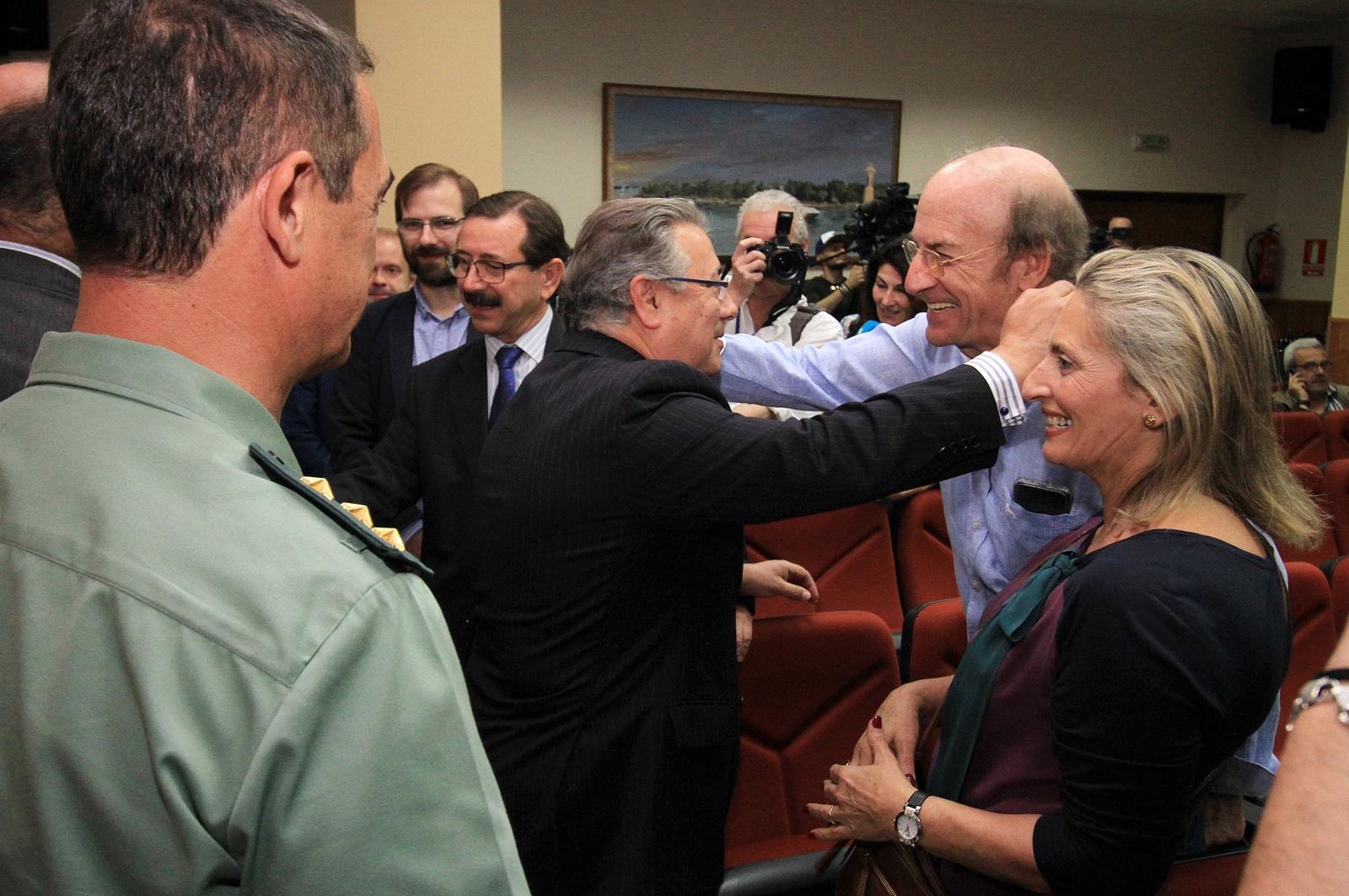 Juan Ignacio Zoido, ministro del Interior, presenta en la Comandancia de la Guardia Civil la nueva versión de AleryCops y el dispositivo del Rocío y posteriormente acude a la Diputación de Huelva para visitar la exposición sobre el terrorismo, en imágenes