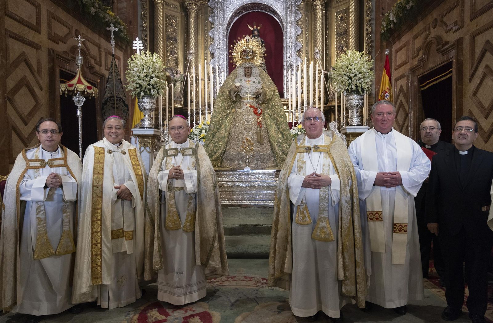 La entrega de la Rosa de Oro a la Virgen de la Macarena, todas las fotos