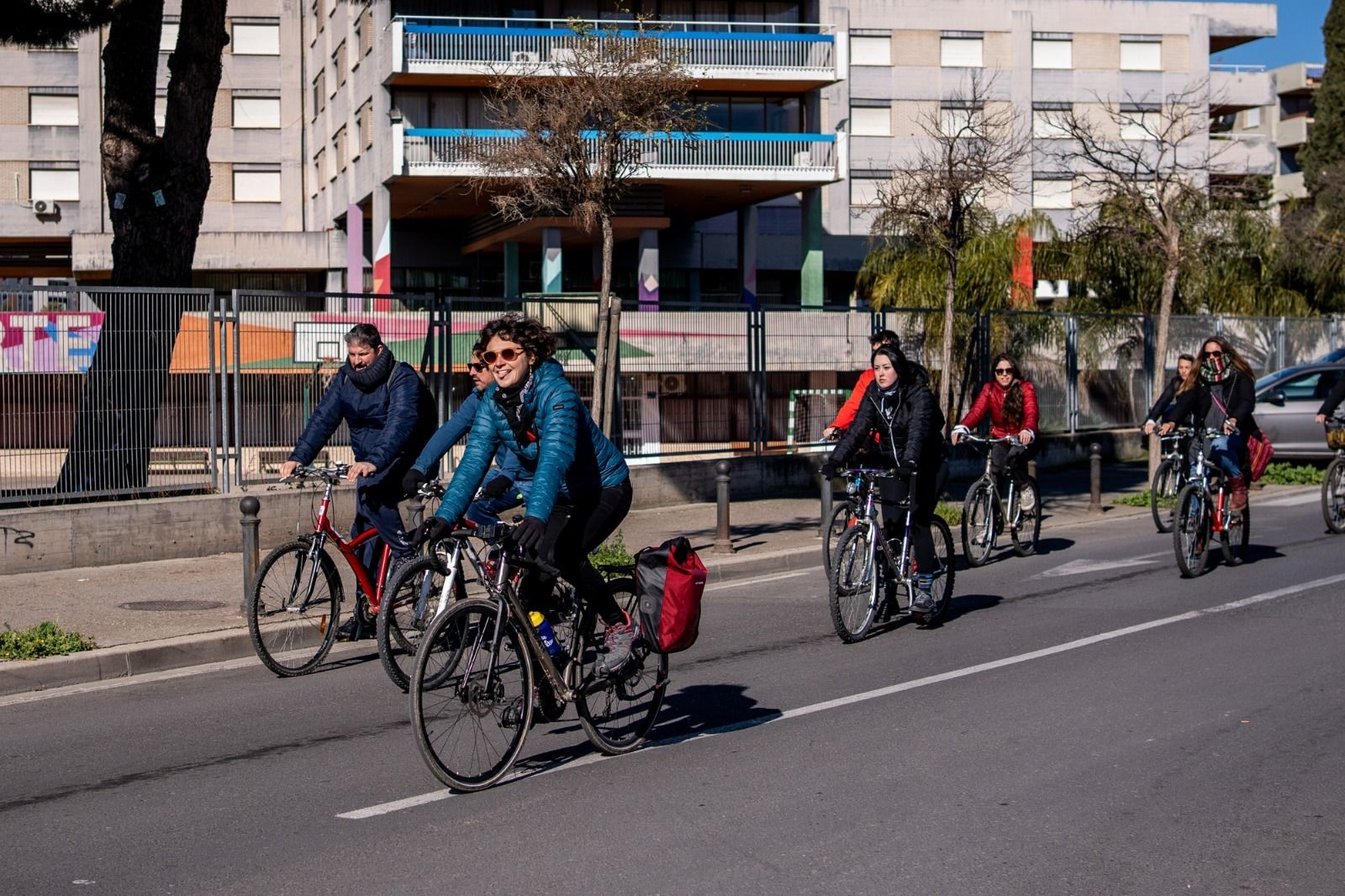 Una ruta en bici por Córdoba para reflexionar sobre habitabilidad y movilidad sostenible, en fotografías