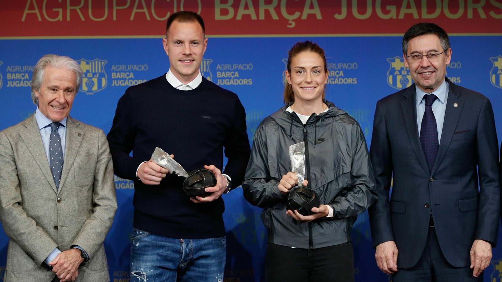 Alexia Putellas y Marc-André ter Stegen recibieron el premio Juego Limpio que otorgan los veteranos del club.