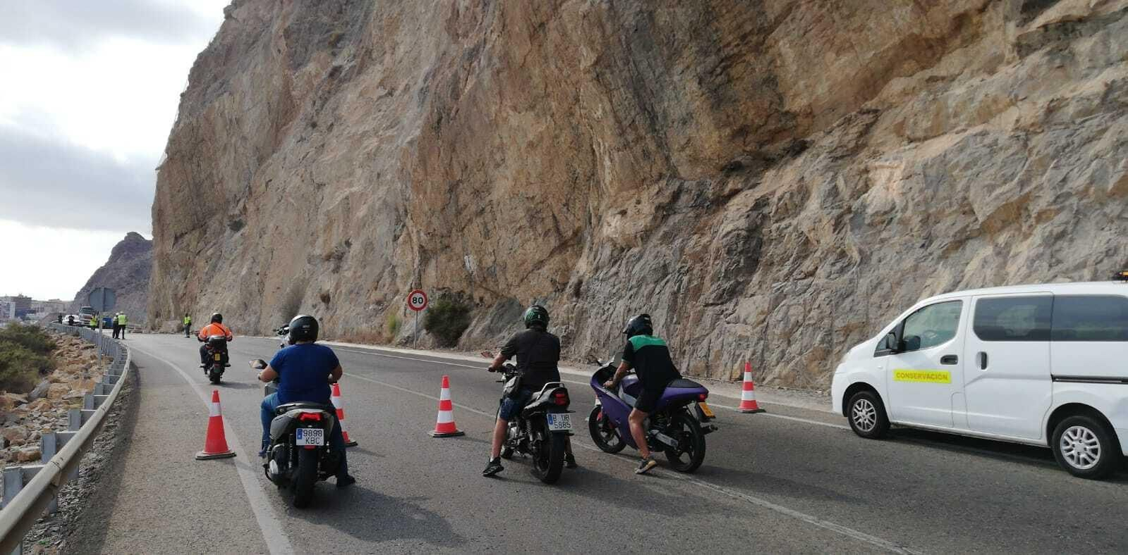 Nuevo desprendimiento de ladera en la carretera de El Cañarete