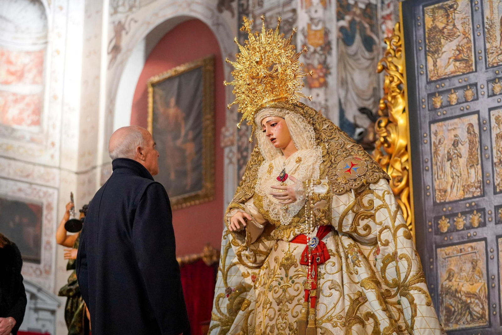 Besamanos de Nuestra Señora de la Esperanza (La Trinidad)