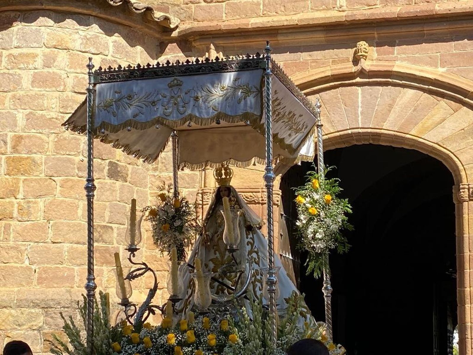 Las fotografías de la procesión de la Virgen del Sol por las calles de Adamuz