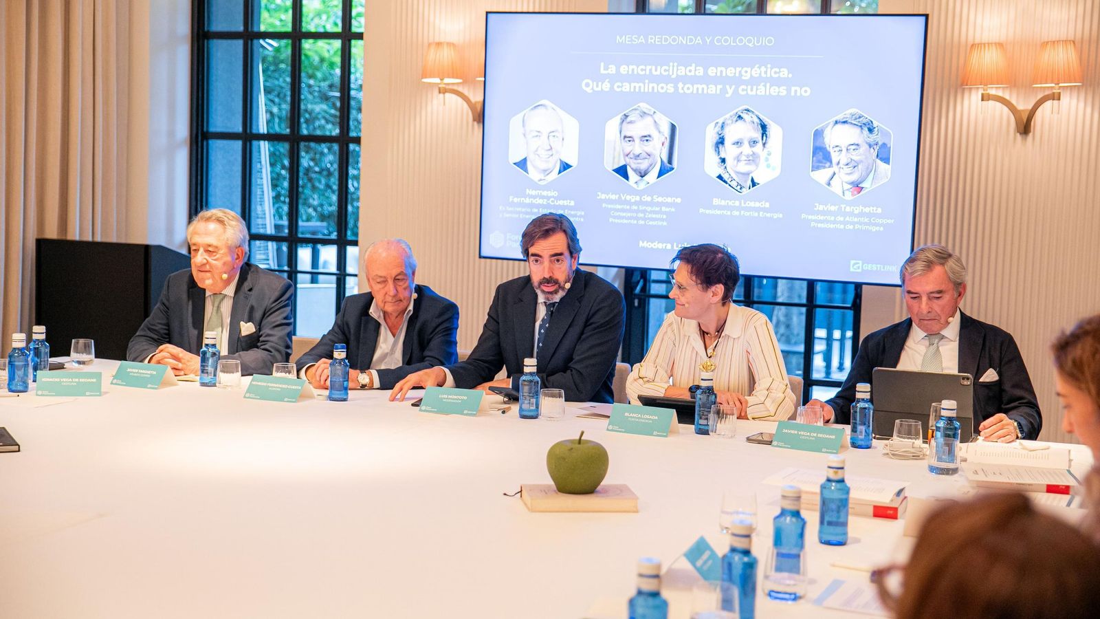 Mesa de debate integrada por Javier Targhetta, Nemesio Fernández Cuesta, Blanca Losada y Javier Vega de Seoane, moderada por Luis Montoto.