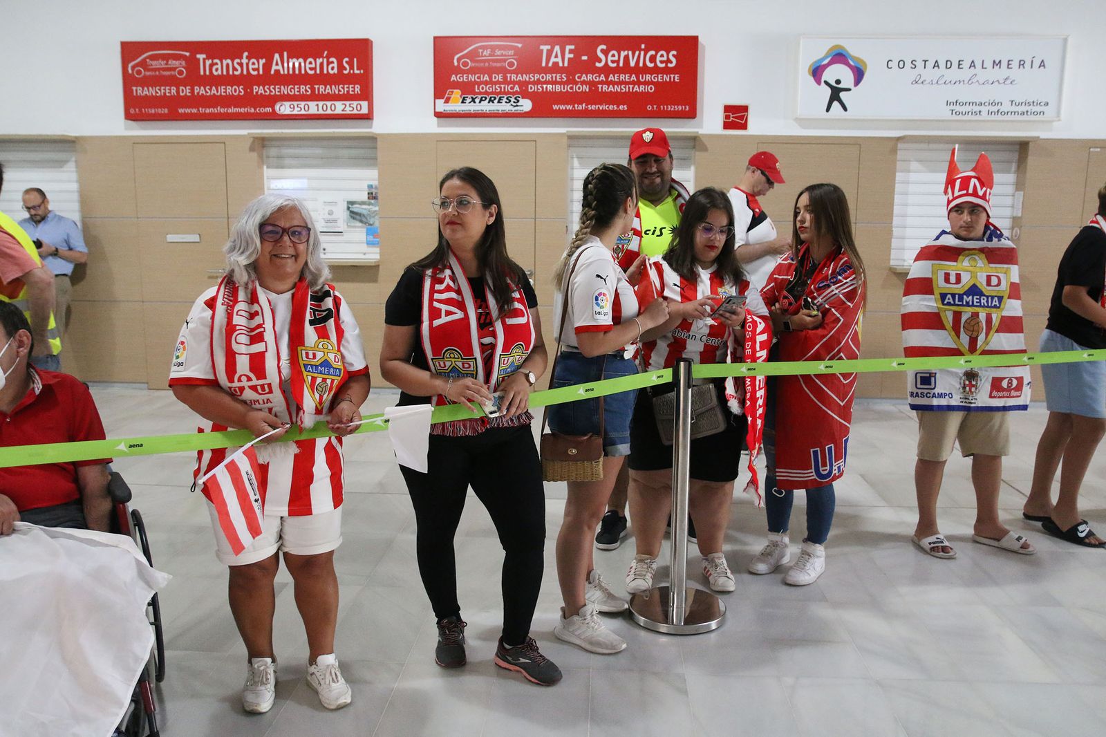 Fotogalería de la llegada de la UDA al aeropuerto de Almería