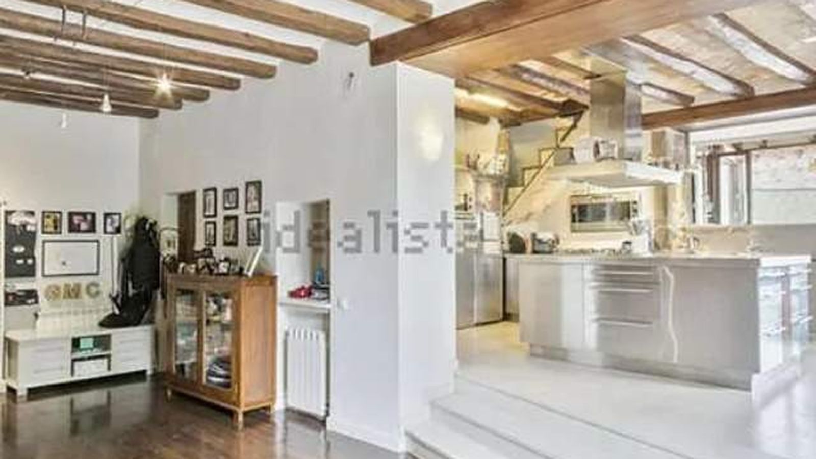 Cocina al fondo y detalle de otra estancia.