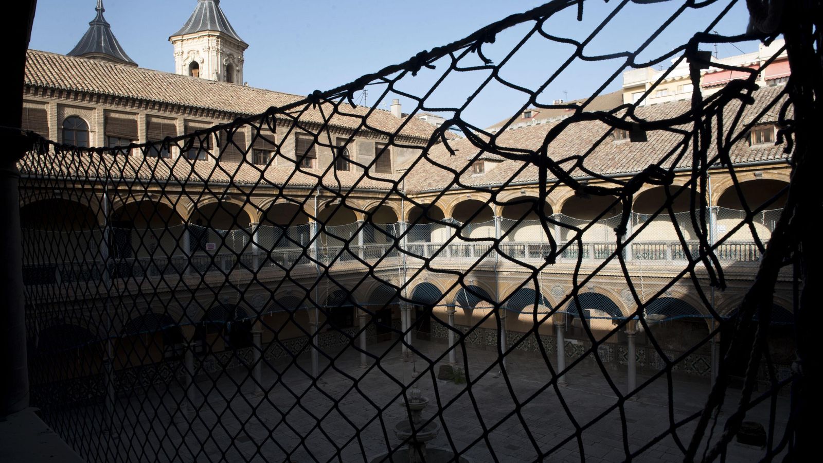 El espacio presenta un estado deficiente en muchos puntos