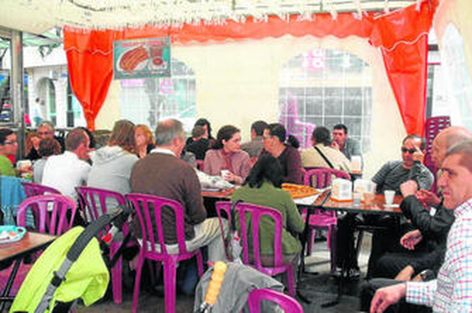 Representantes  de IU se reunieron ayer en un desayuno con miembros de Afemen.