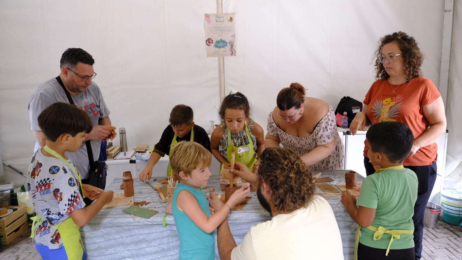 Las imágenes de los talleres familiares de cerámica en la Feria de Almería 2025