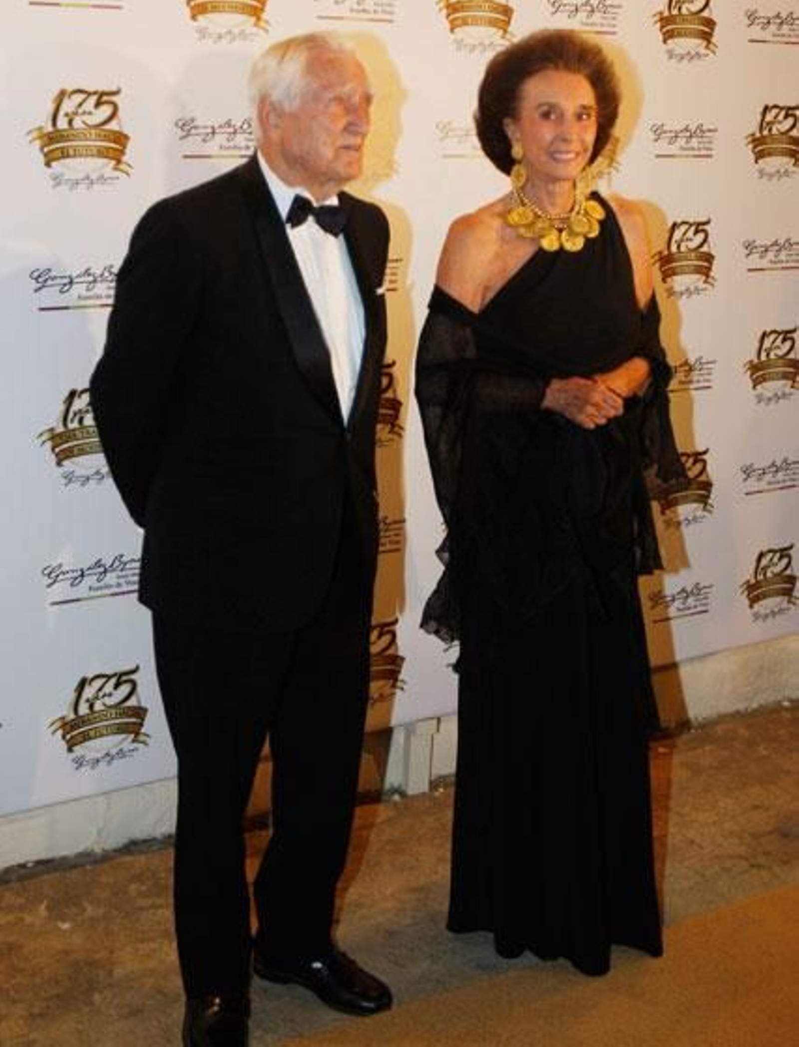 La condesa de Romanones y su acompañante Phillipe Paris.

Foto: Pascual