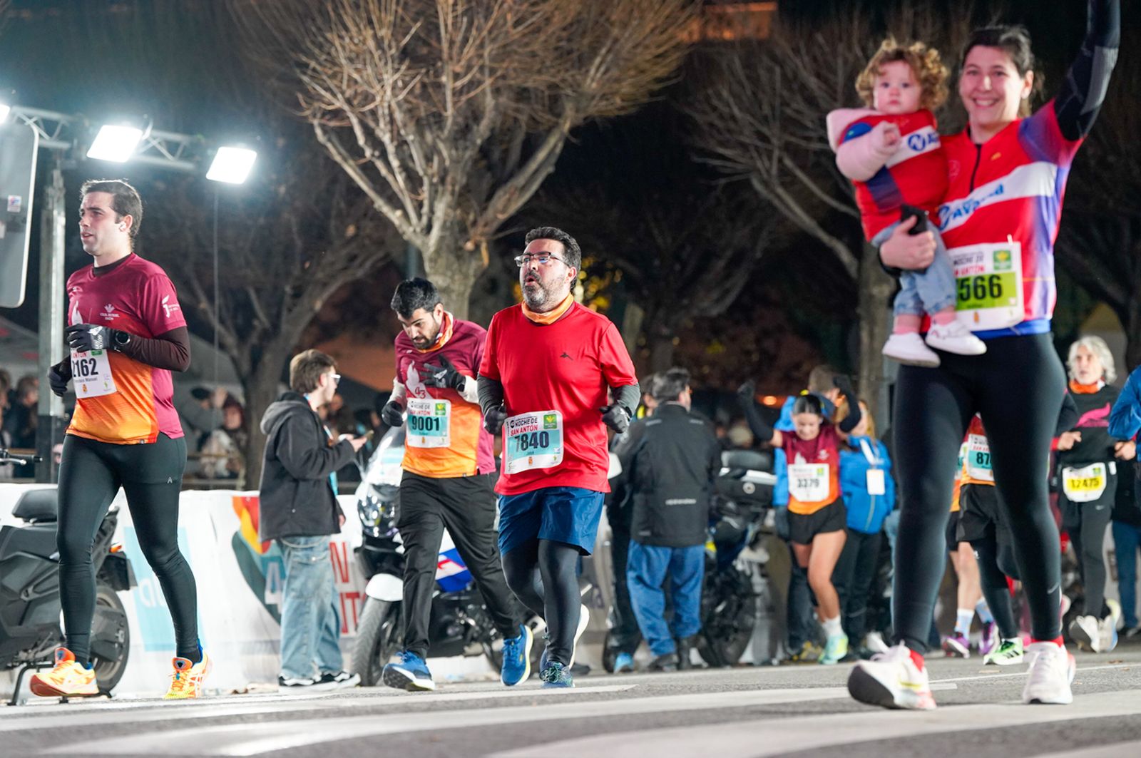 En imágenes: búscate en tu llegada a meta de la Carrera de San Antón 2026 (20)