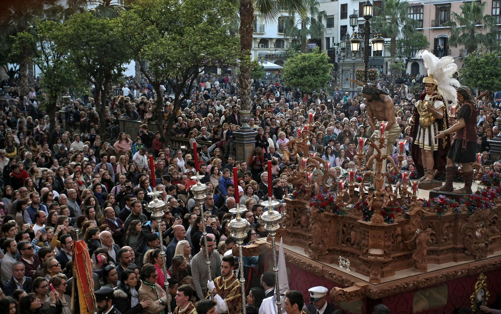 Imágenes del Lunes Santo en la comarca