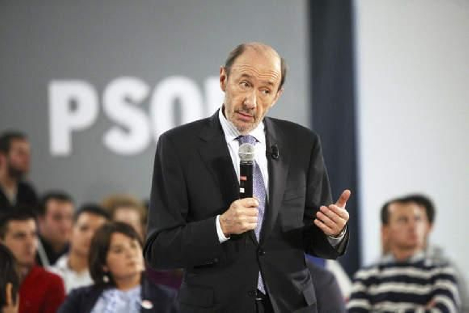 Rubalcaba dejará en manos de los militantes su futuro político tras el 20-N