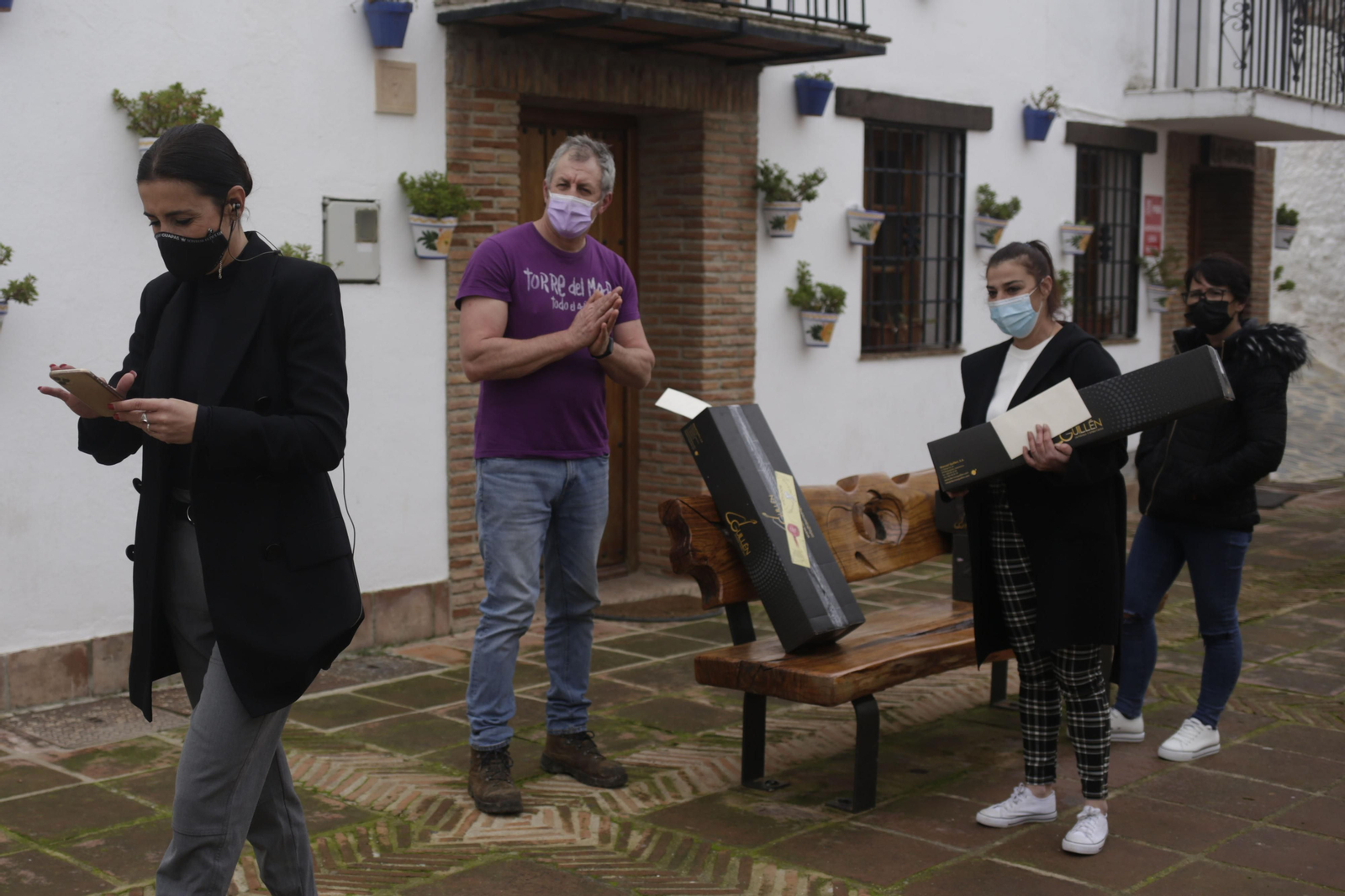 Las fotos del reparto de jamones en Parauta