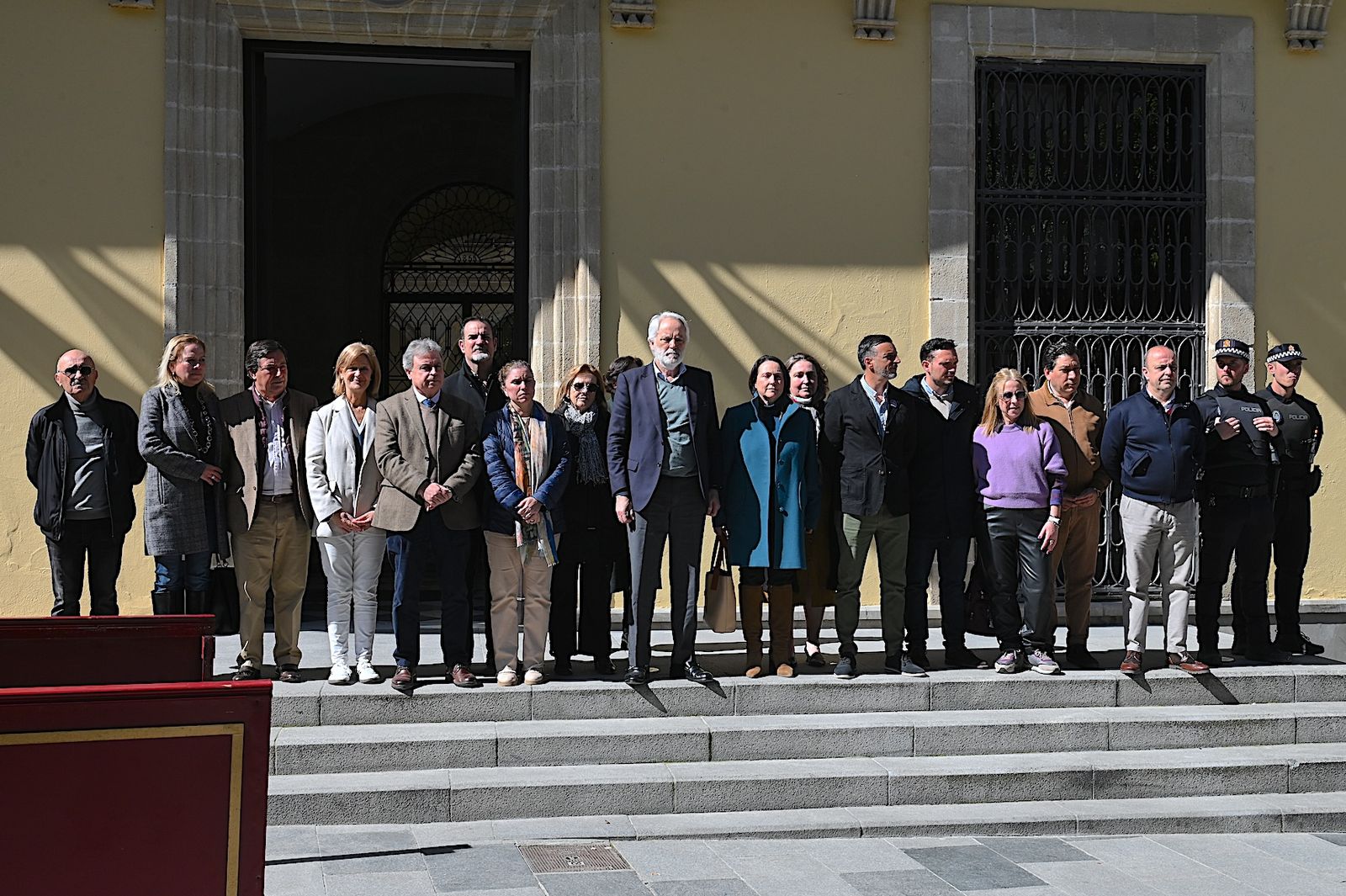 Minuto de silencio de la corporación municipal en recuerdo a los fallecidos en los atentados del 11-M.
