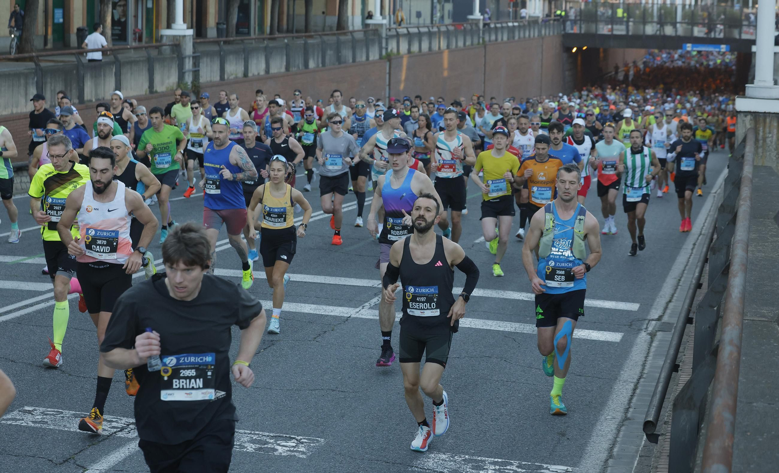 Búscate en el Zurich Maratón de Sevilla 2025