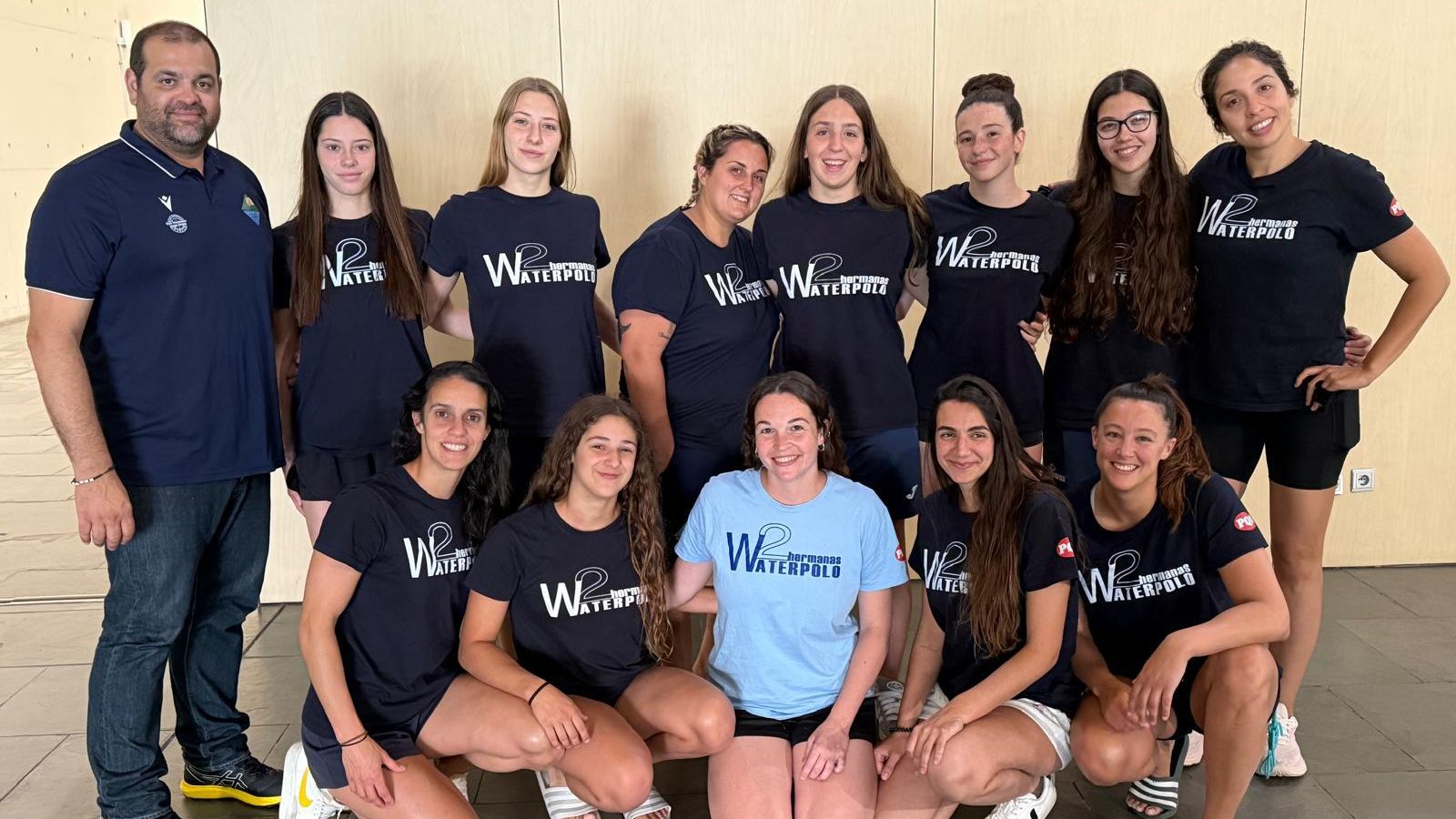 La delegación del Club Waterpolo Dos Hermanas PQS en Zaragoza