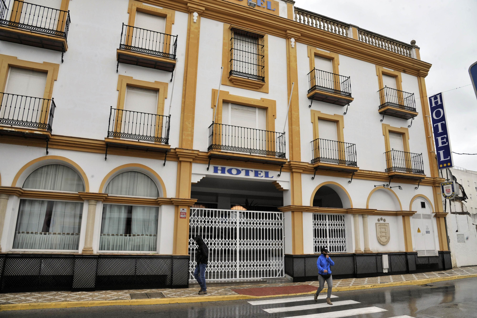 Vista de la entrada del Hotel Peña de Arcos
