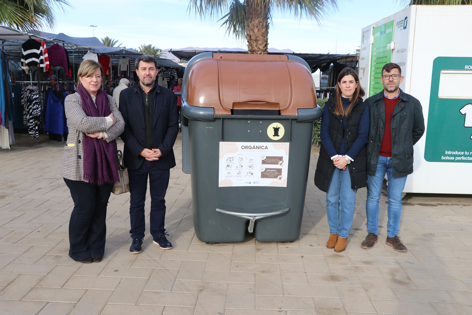 El contenedor marrón, en el Mercadillo de El Ejido.