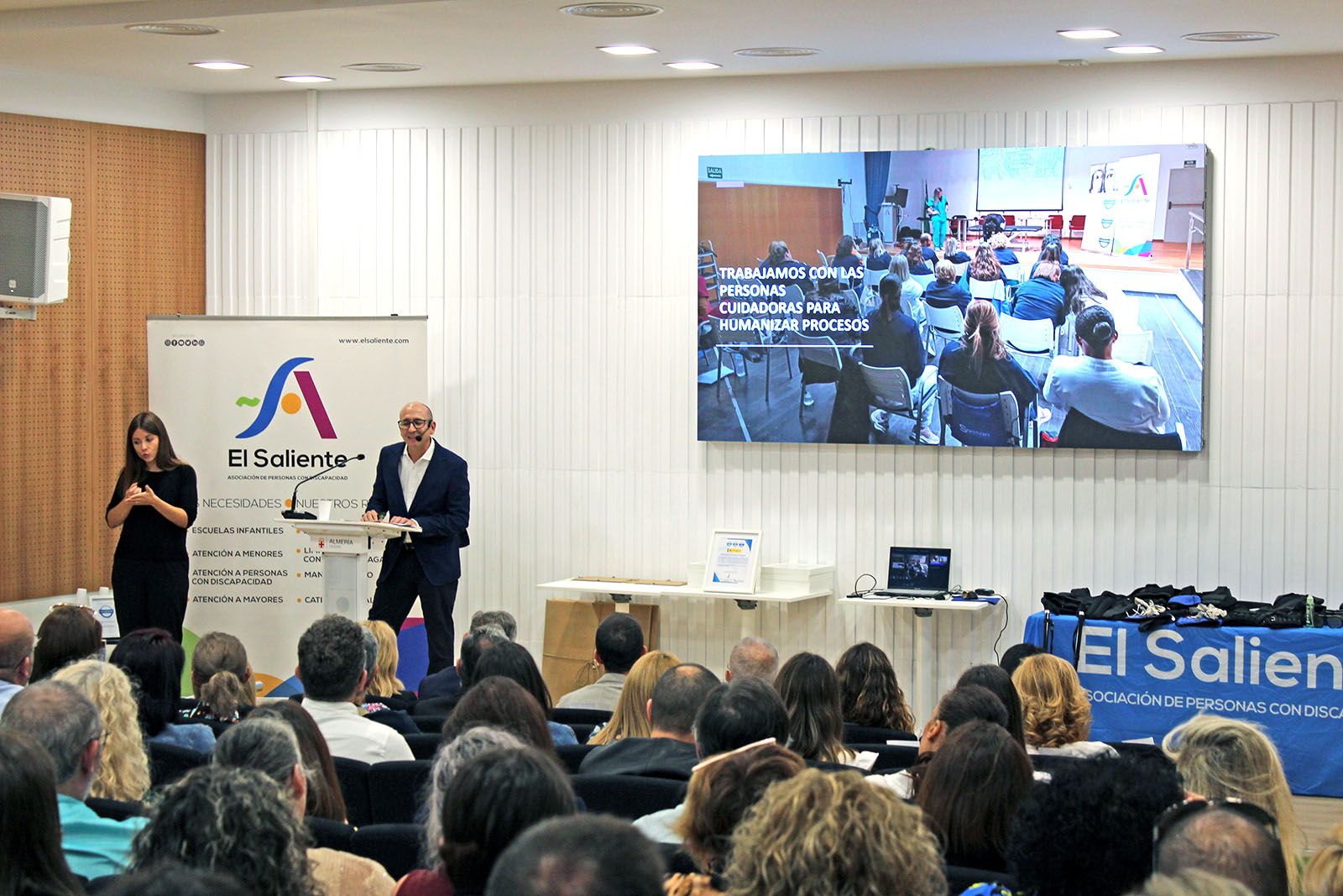 Manuel Esteban Bernabé durante su intervención en la jornada de humanización de El saliente.