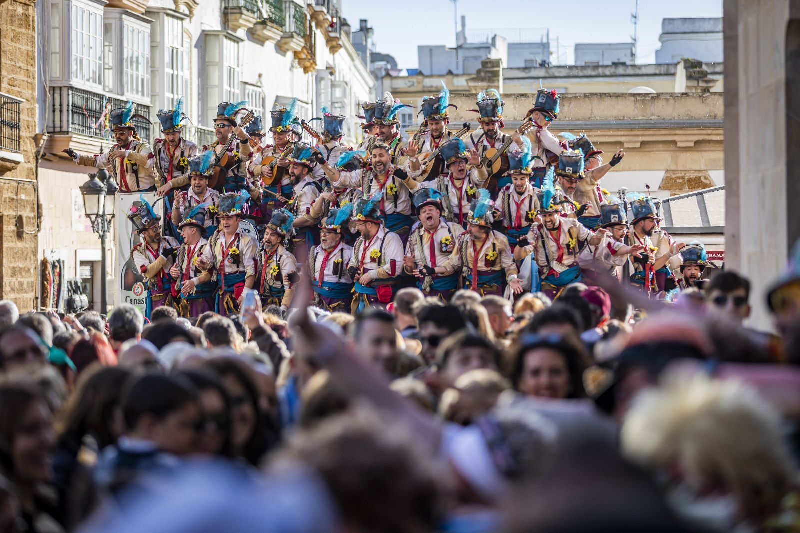 Las imágenes del Domingo de Piñata del Carnaval de Cádiz 2023.