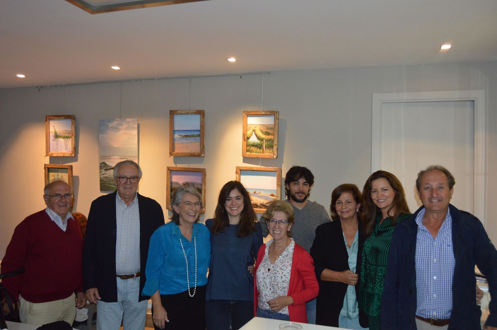 La pintora Magdalena Delgado con Pedro Martín, Ángel e Inés Jiménez, Alberto Belmonte, María del Carmen Villarejo, Loreto Villar, María José Rubiales y Pedro Torres