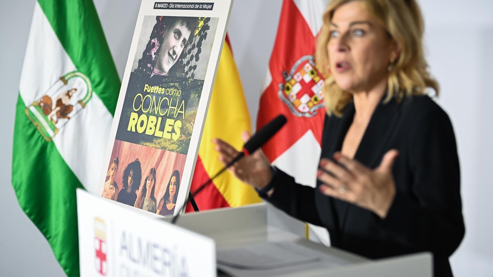 La concejal Paola Laynez durante la presentación de las actividades del 8M