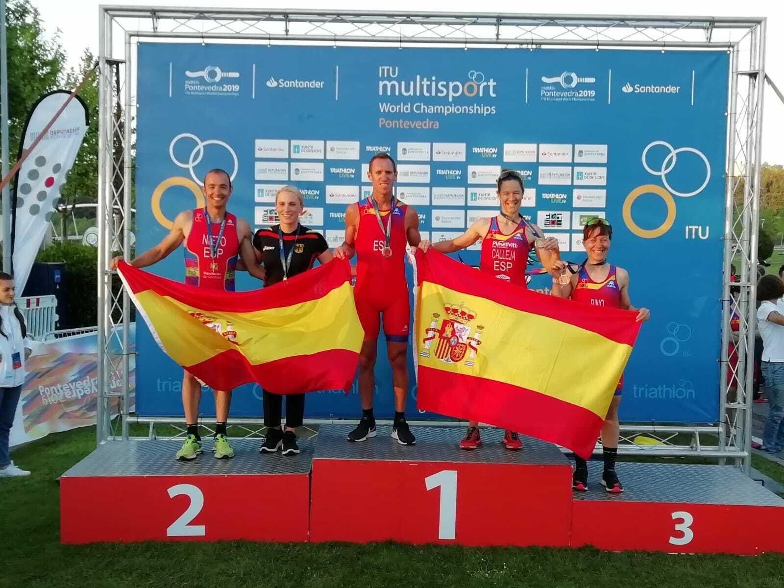 Juan Carlos Nieto, primero por la izquierda, en el podio del Mundial de Pontevedra.