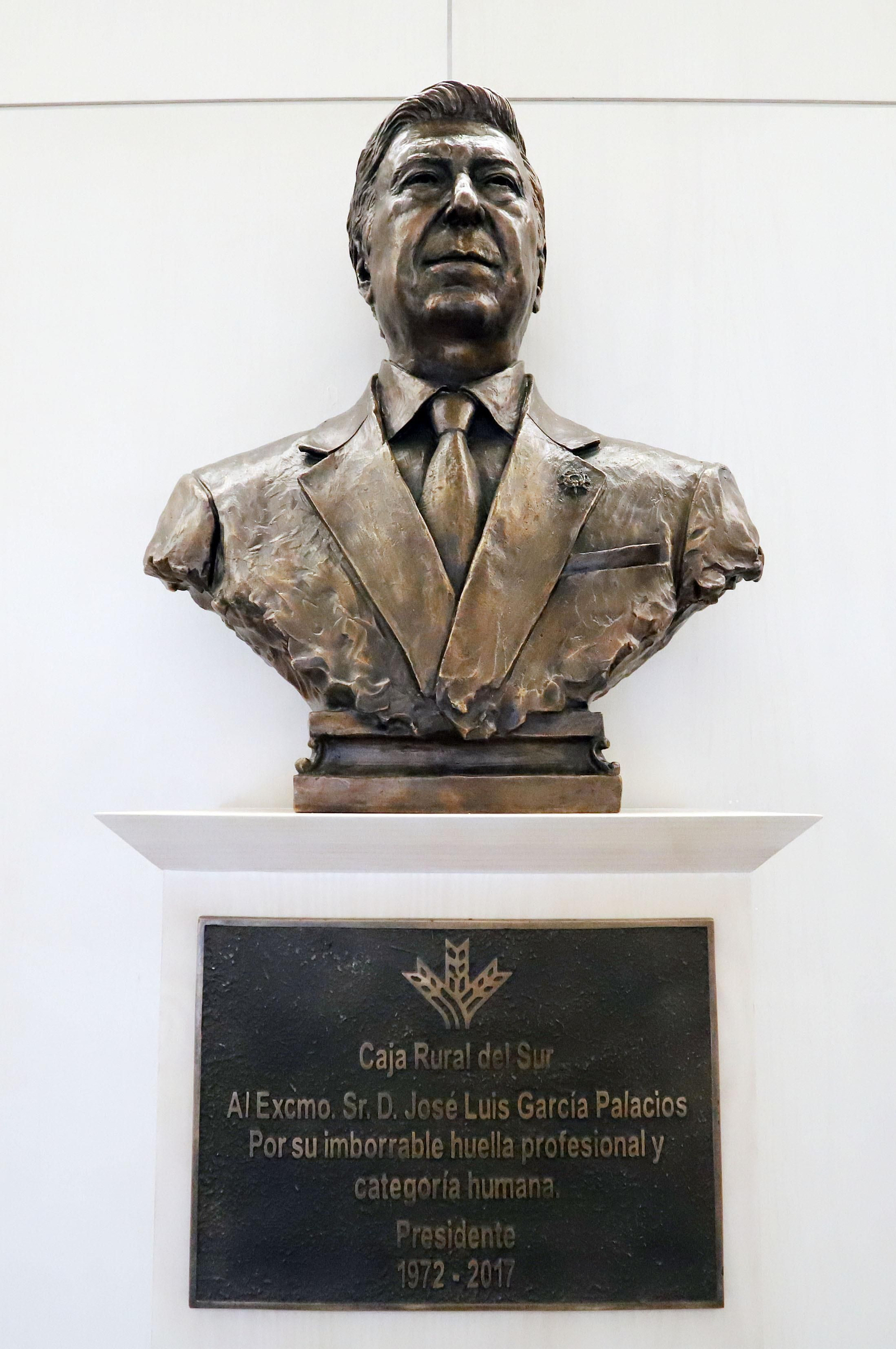 Acto homenaje a Don José Luis García Palacios en la Caja Rural del Sur, en imágenes