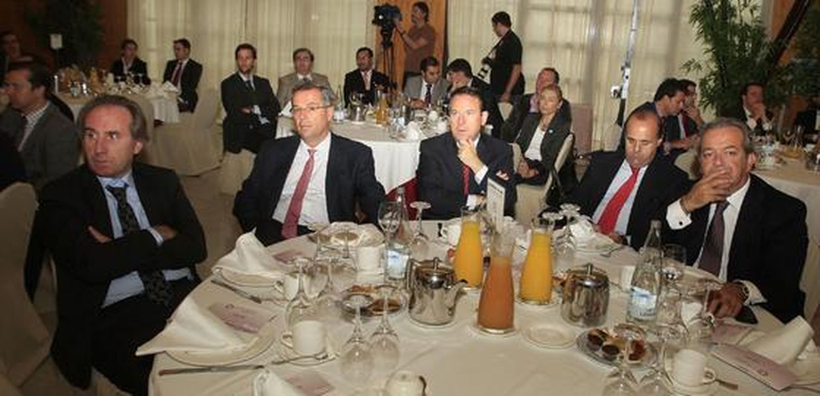 Luis Aznar, Miguel Ruiz, gerente de la EMT; Jesús Alloza y Miguel Rodríguez, consejero delegado de Myramar.

Foto: Sergio Camacho