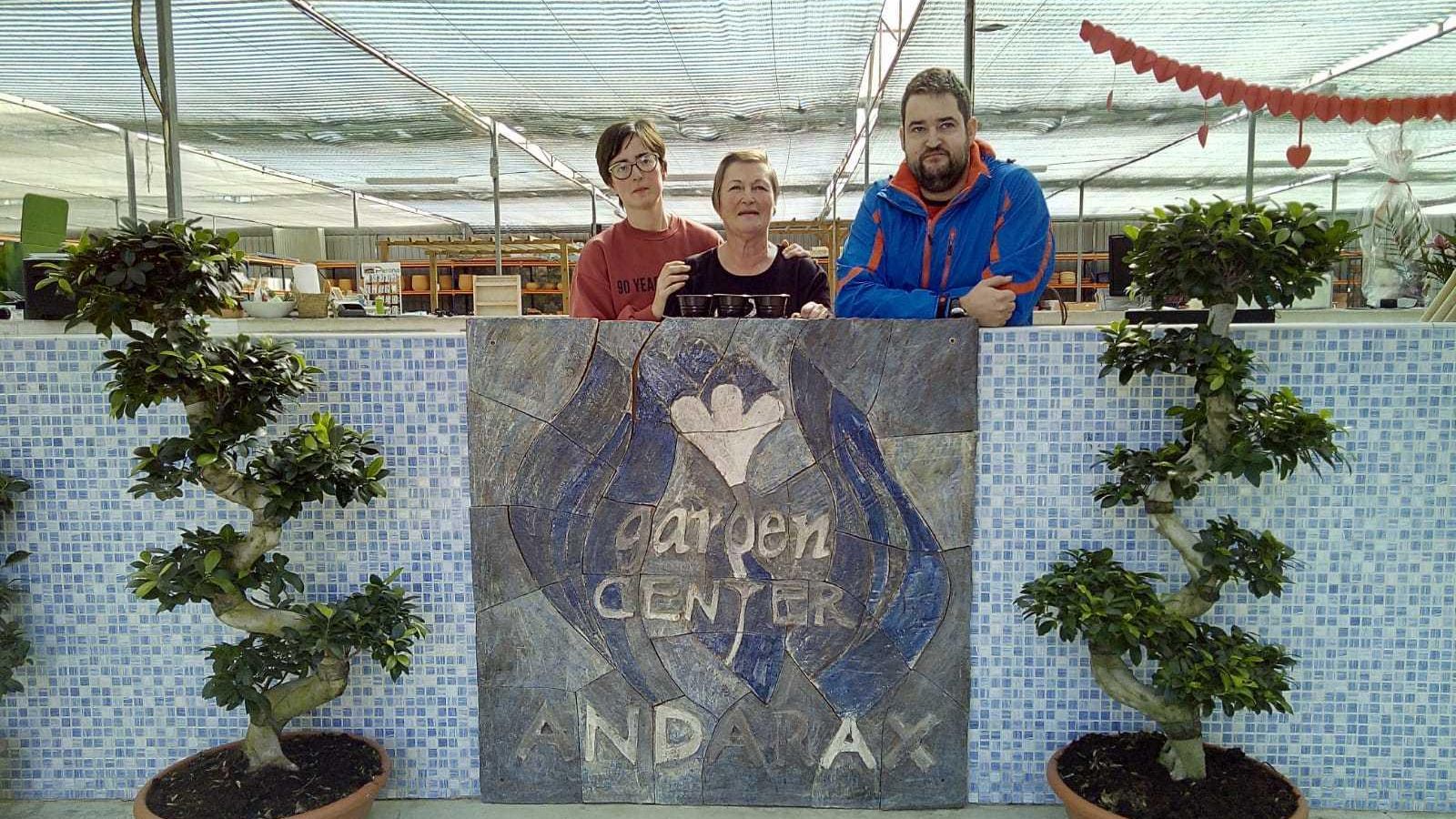 Alicia, Isabel y Diego forman el familiar equipo de Garden Center Andarax en Huércal de Almería