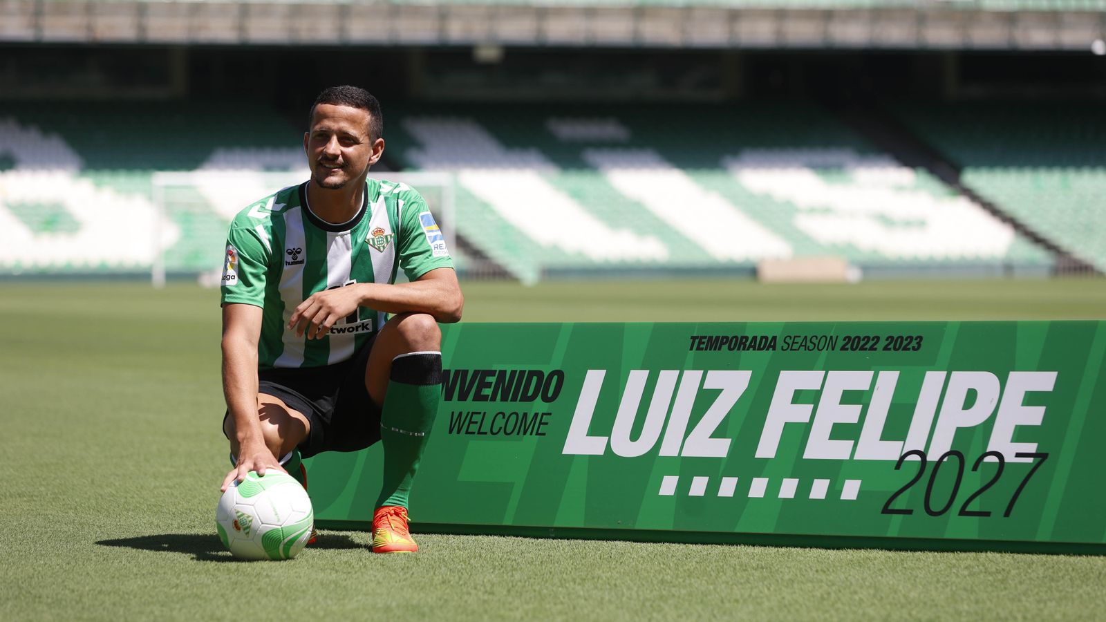 Luiz Felipe posa en el Benito Villamarín.