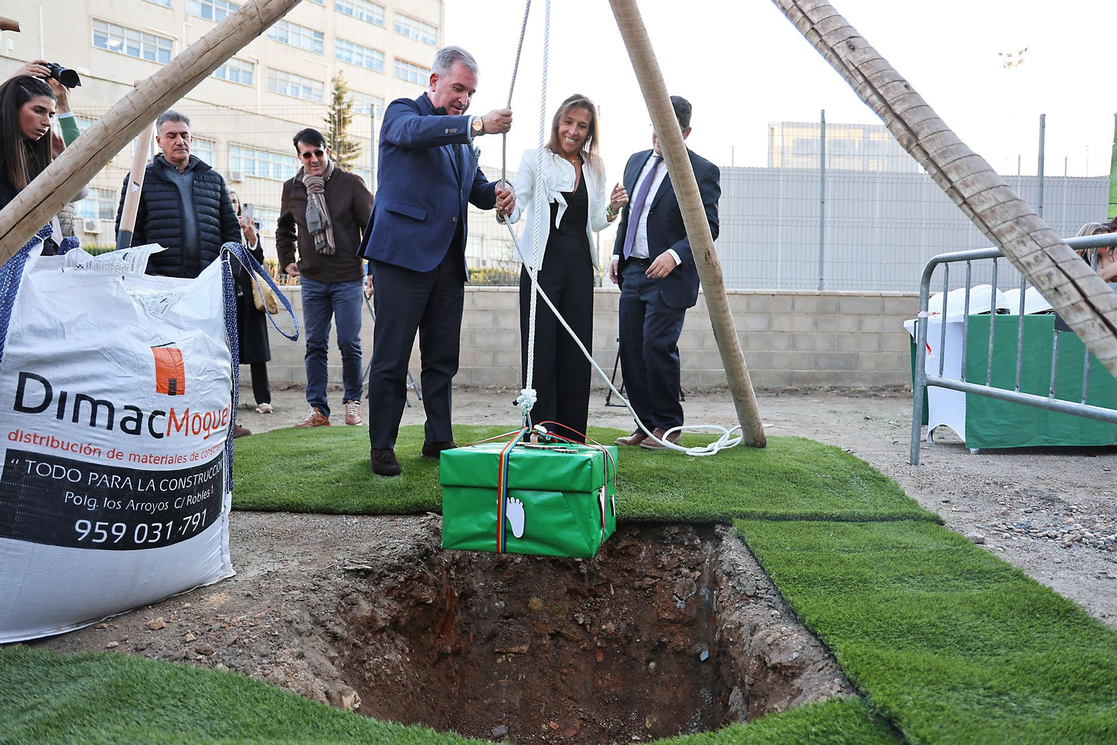 Imágenes del acto de colocación primera piedra del futuro Centro Polivalente de la Fundación Laberinto