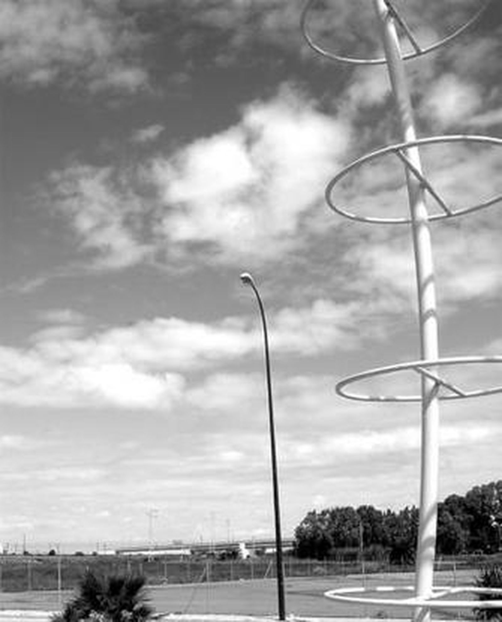 Parte trasera del Janer, por la que discurrirá uno de los nuevos accesos a la localidad.