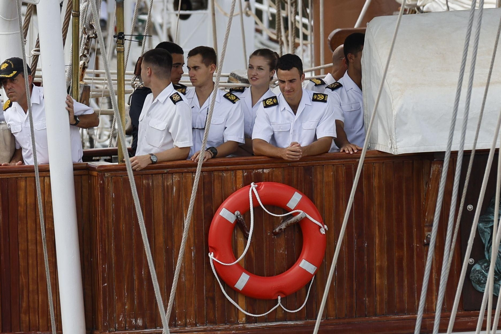 Así ha cruzado el 'Juan Sebastián de Elcano' el Canal de Panamá