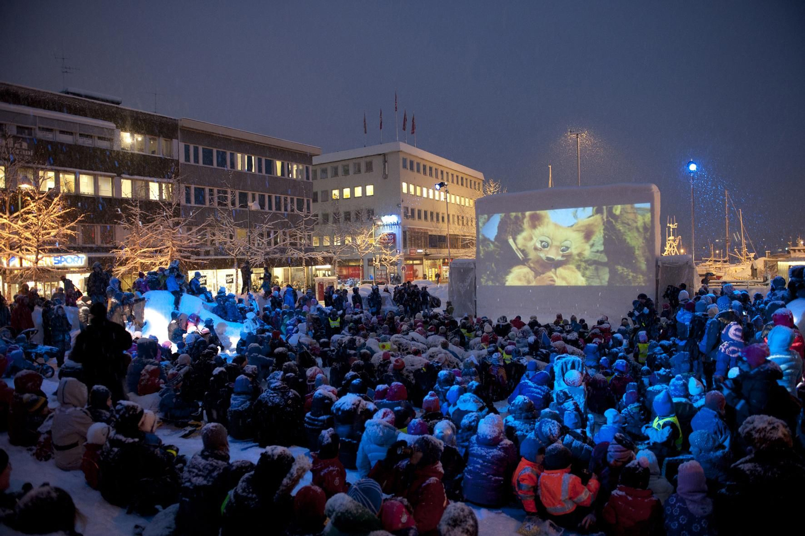 Una proyección al aire libre en el Festival de Cine de Tromsø.