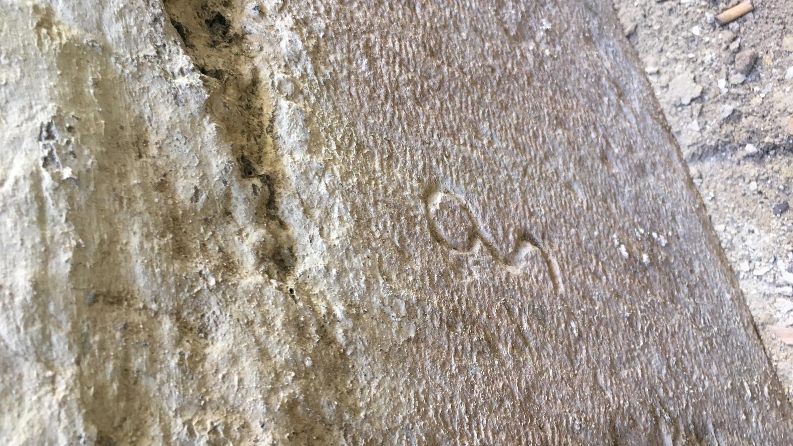 Las marcas de los canteros en los sillares.