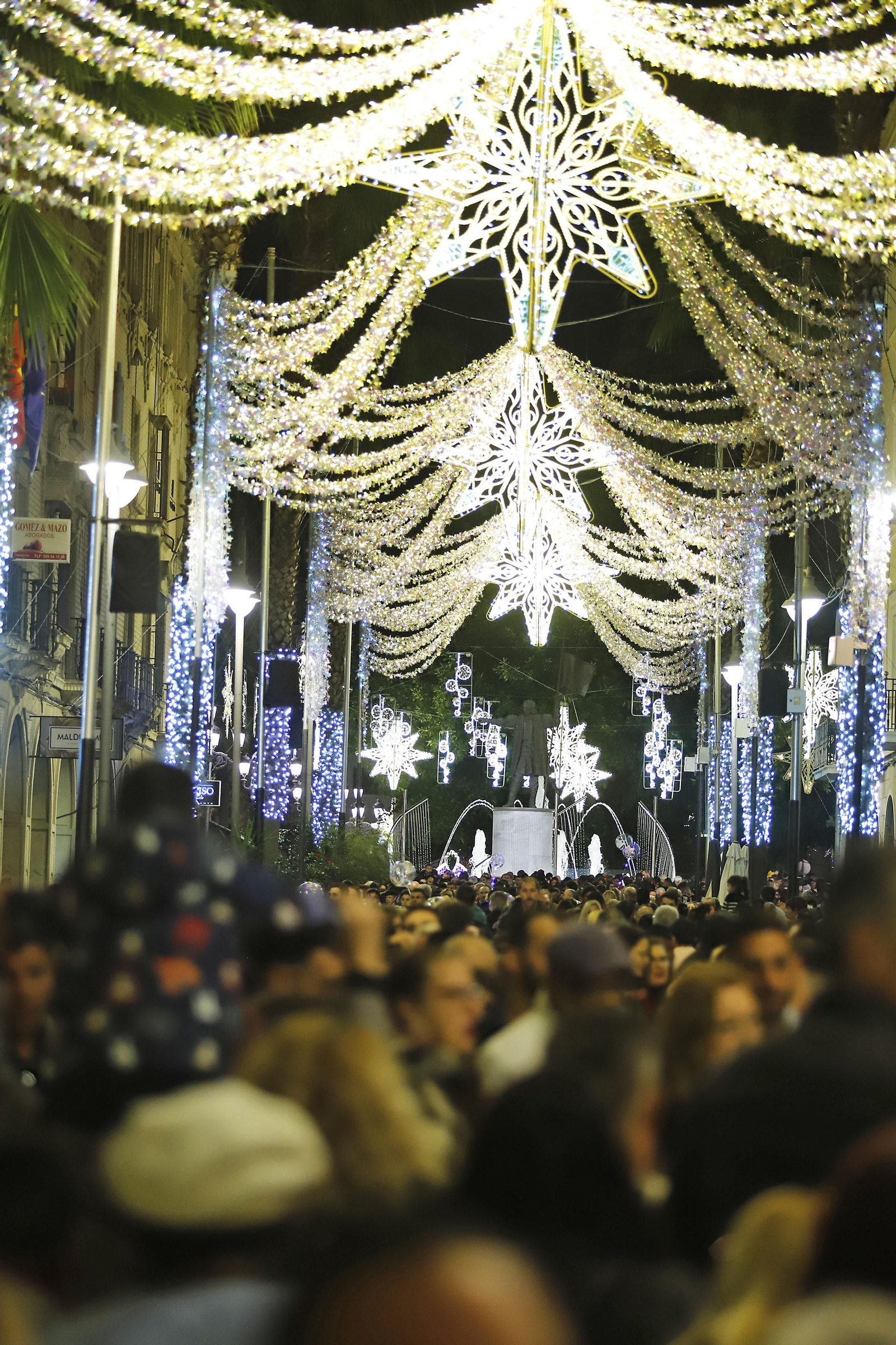 Imágenes del alumbrado navideño en las calles de Huelva