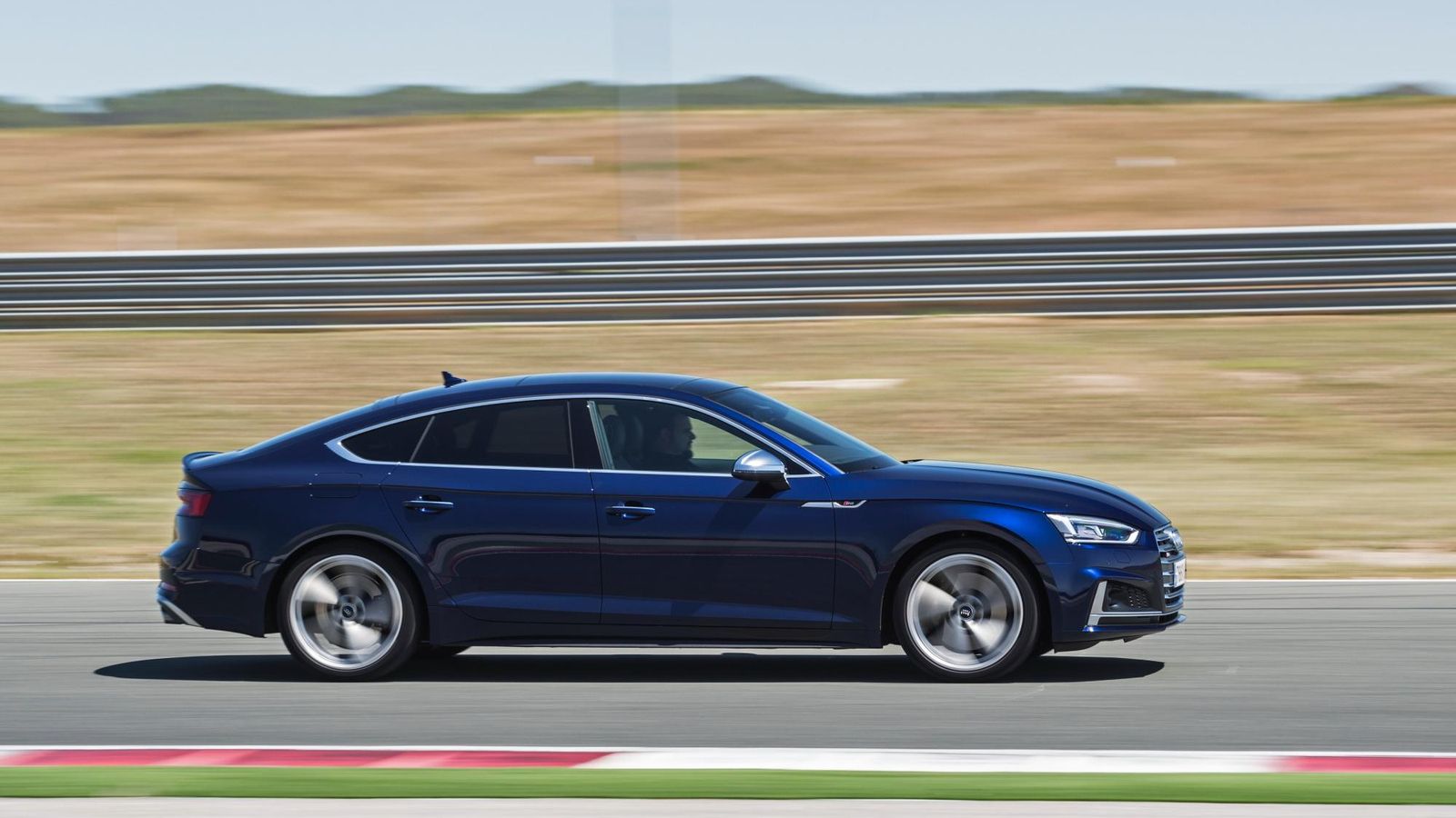 El S5 con cerca de 350 CV es todo un alarde de emociones.