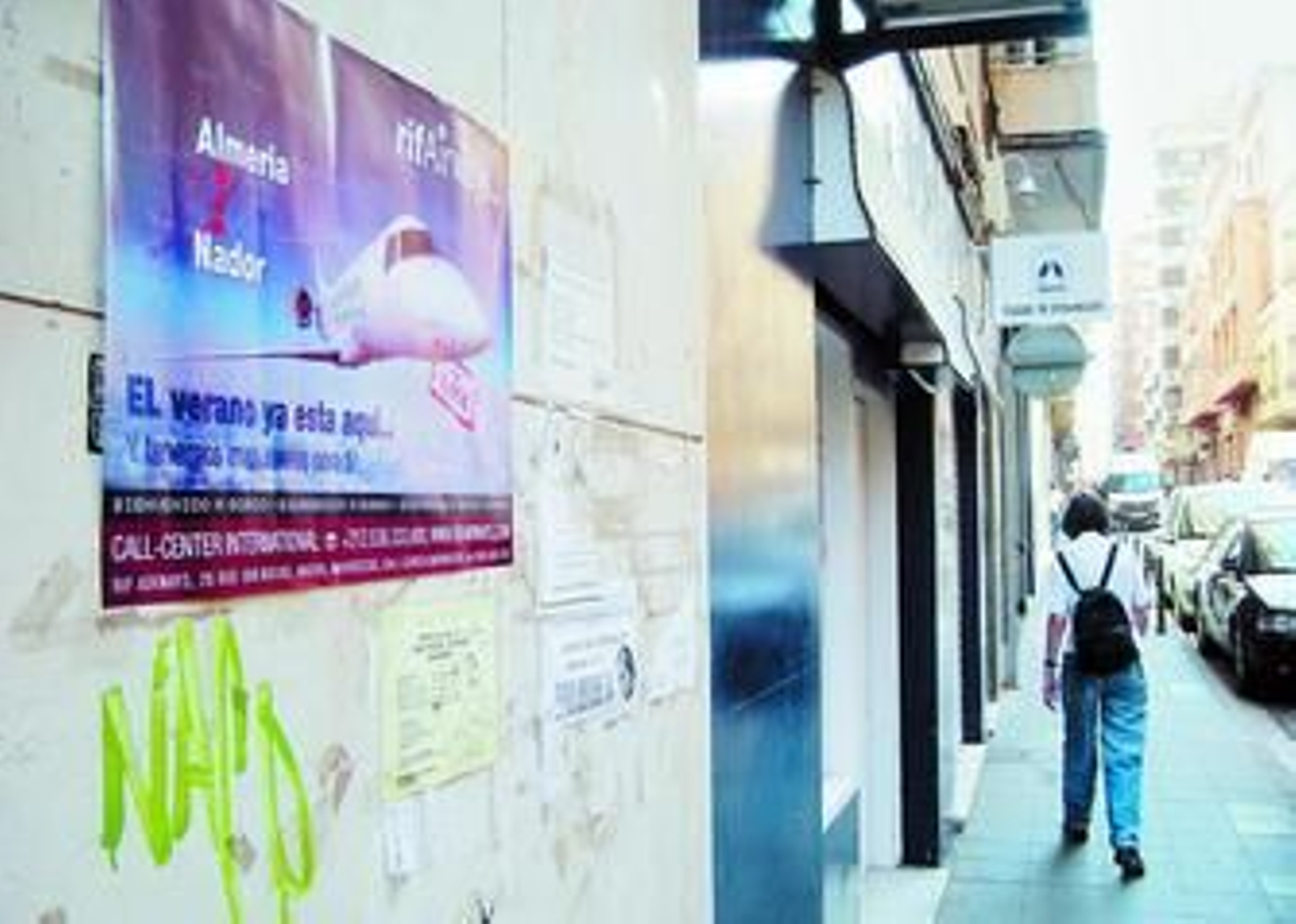 Uno de los carteles de la compañía que se pueden ver en Almería.